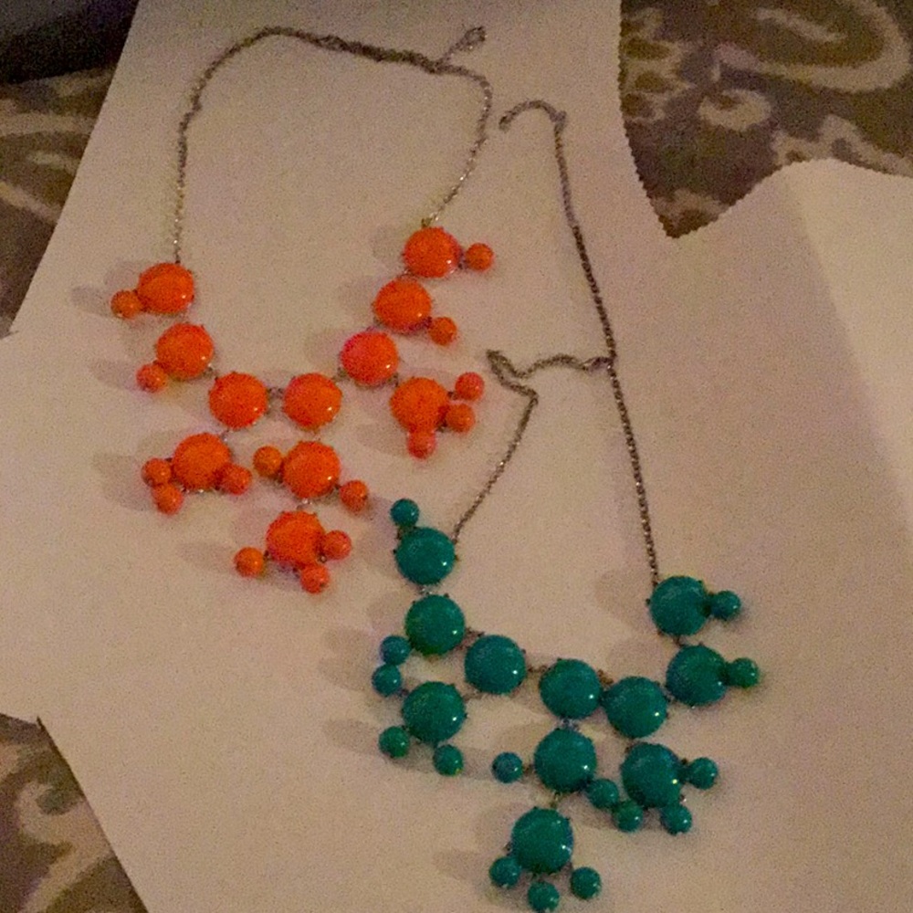 Costume jewelry Two Bubble necklaces, long chain